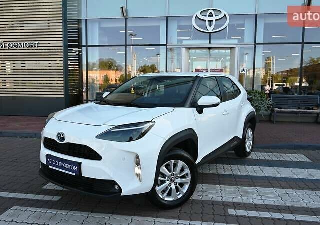 Белый Тойота Yaris Cross, объемом двигателя 1.49 л и пробегом 47 тыс. км за 25675 $, фото 1 на Automoto.ua