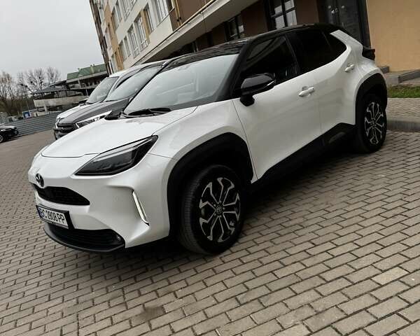 Белый Тойота Yaris Cross, объемом двигателя 1.49 л и пробегом 71 тыс. км за 27400 $, фото 1 на Automoto.ua