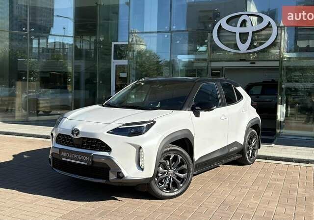 Білий Тойота Yaris Cross, об'ємом двигуна 1.49 л та пробігом 2 тис. км за 33898 $, фото 1 на Automoto.ua