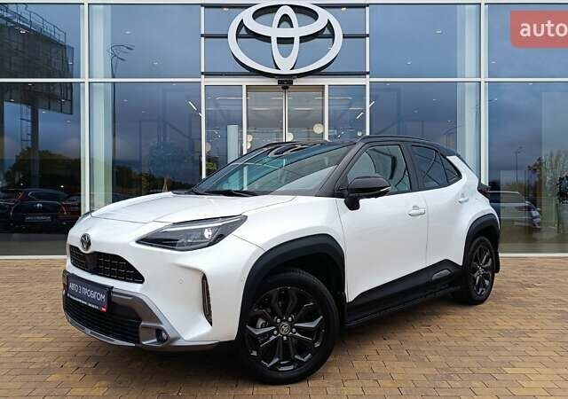 Белый Тойота Yaris Cross, объемом двигателя 1.49 л и пробегом 1 тыс. км за 34614 $, фото 1 на Automoto.ua