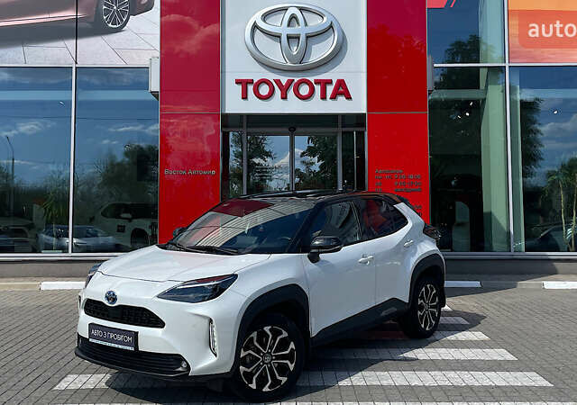 Белый Тойота Yaris Cross, объемом двигателя 1.49 л и пробегом 21 тыс. км за 27818 $, фото 1 на Automoto.ua