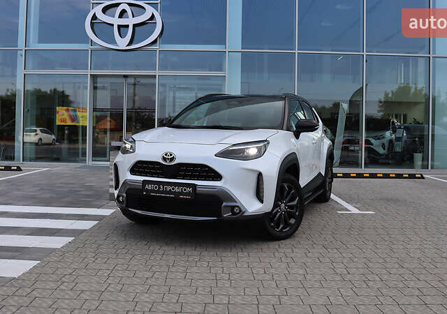 Белый Тойота Yaris Cross, объемом двигателя 1.49 л и пробегом 4 тыс. км за 33500 $, фото 1 на Automoto.ua