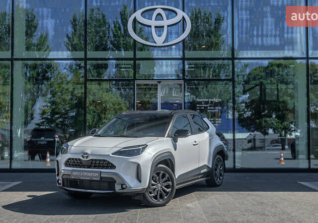 Белый Тойота Yaris Cross, объемом двигателя 1.49 л и пробегом 1 тыс. км за 33542 $, фото 1 на Automoto.ua
