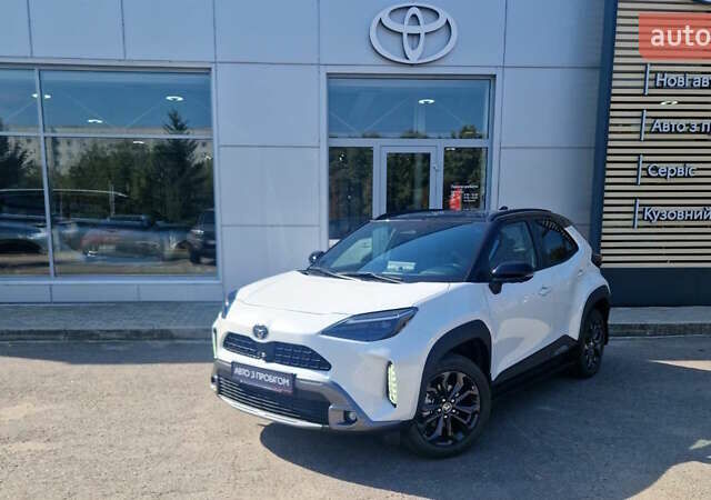Белый Тойота Yaris Cross, объемом двигателя 1.49 л и пробегом 1 тыс. км за 32616 $, фото 1 на Automoto.ua