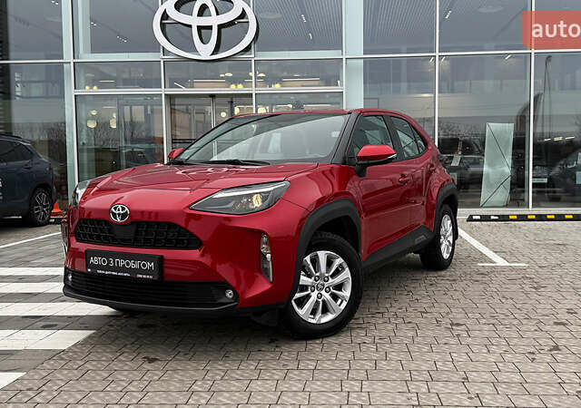 Червоний Тойота Yaris Cross, об'ємом двигуна 1.49 л та пробігом 38 тис. км за 24900 $, фото 1 на Automoto.ua