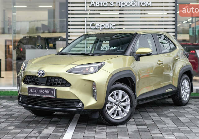 Желтый Тойота Yaris Cross, объемом двигателя 1.49 л и пробегом 36 тыс. км за 25029 $, фото 1 на Automoto.ua
