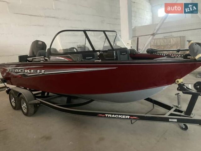 Червоний лодка Трекер Паті Барж, об'ємом двигуна 3 л та пробігом 0 тис. км за 55000 $, фото 1 на Automoto.ua