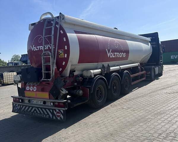 Красный Трейлор ЛТД, объемом двигателя 0 л и пробегом 200 тыс. км за 21000 $, фото 1 на Automoto.ua