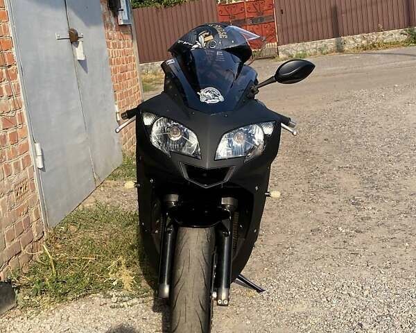 Черный Триумф Дайтона, объемом двигателя 0 л и пробегом 53 тыс. км за 4700 $, фото 1 на Automoto.ua