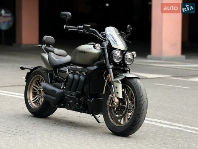 Чорний Тріумф Рокет, об'ємом двигуна 2.46 л та пробігом 5 тис. км за 26500 $, фото 1 на Automoto.ua