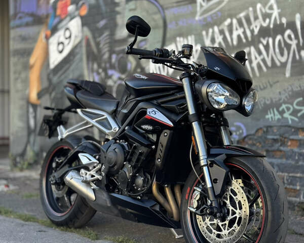 Триумф Стрит Трипл, объемом двигателя 0 л и пробегом 19 тыс. км за 10300 $, фото 1 на Automoto.ua