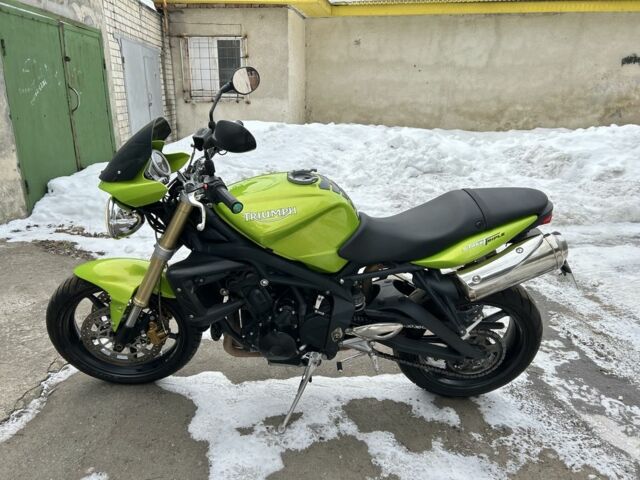 Триумф Стрит Трипл, объемом двигателя 0.68 л и пробегом 0 тыс. км за 6100 $, фото 1 на Automoto.ua