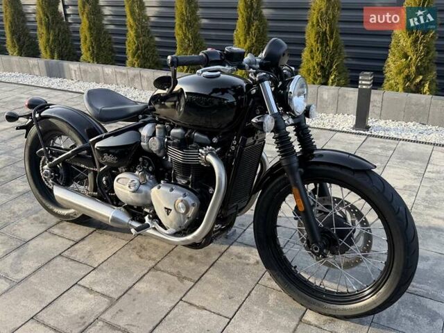 Чорний Тріумф Bobber, об'ємом двигуна 0 л та пробігом 13 тис. км за 9900 $, фото 1 на Automoto.ua