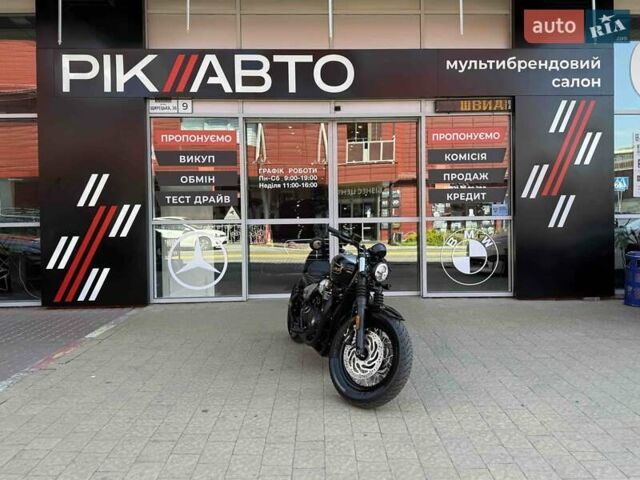 Черный Триумф Bobber, объемом двигателя 1.2 л и пробегом 1 тыс. км за 20900 $, фото 1 на Automoto.ua