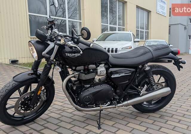 Черный Триумф Street Twin, объемом двигателя 0.9 л и пробегом 2 тыс. км за 9299 $, фото 1 на Automoto.ua