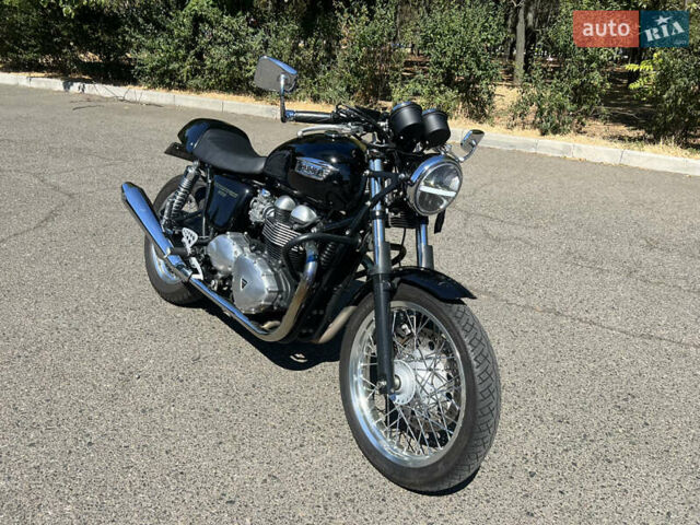 Черный Триумф Thruxton, объемом двигателя 0.87 л и пробегом 16 тыс. км за 6800 $, фото 1 на Automoto.ua