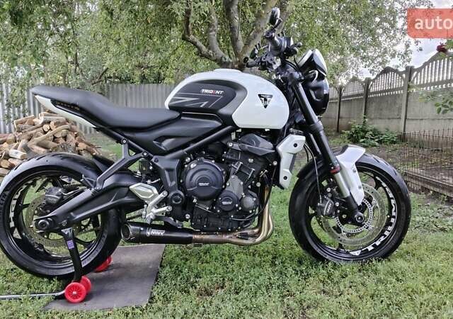 Білий Тріумф Trident, об'ємом двигуна 0.66 л та пробігом 17 тис. км за 9500 $, фото 1 на Automoto.ua