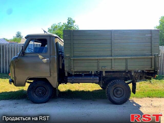 Серый УАЗ 3303, объемом двигателя 2.4 л и пробегом 170 тыс. км за 2200 $, фото 1 на Automoto.ua