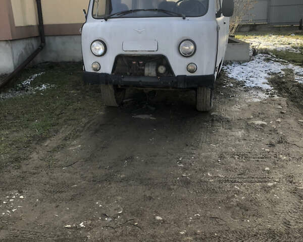 Белый УАЗ 3741, объемом двигателя 2.4 л и пробегом 100 тыс. км за 3000 $, фото 1 на Automoto.ua