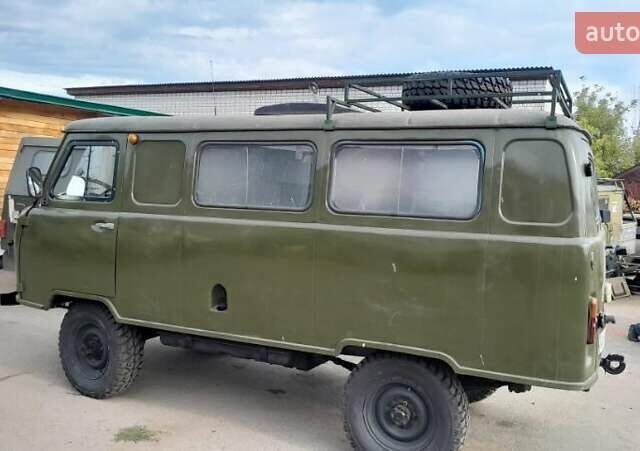 Зеленый УАЗ 452 пас, объемом двигателя 2.7 л и пробегом 65 тыс. км за 2800 $, фото 1 на Automoto.ua