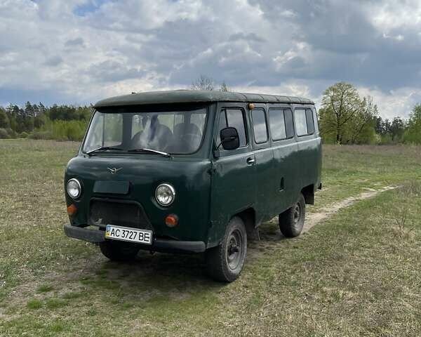 Зелений УАЗ 452, об'ємом двигуна 2.4 л та пробігом 300 тис. км за 2000 $, фото 1 на Automoto.ua