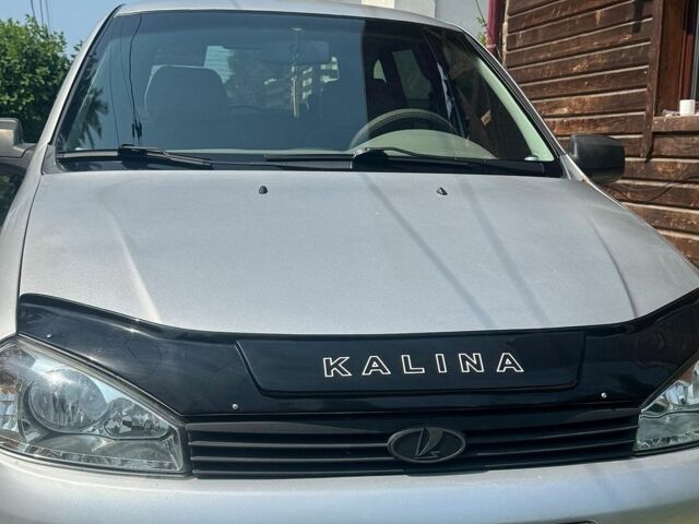Сірий ВАЗ 1117 Калина, об'ємом двигуна 1.6 л та пробігом 247 тис. км за 2000 $, фото 1 на Automoto.ua