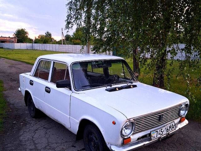 Белый ВАЗ 2101, объемом двигателя 1.2 л и пробегом 250 тыс. км за 500 $, фото 1 на Automoto.ua