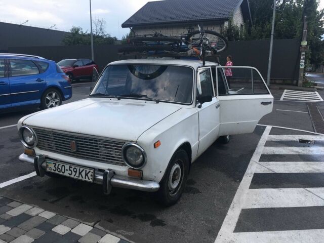 Белый ВАЗ 2101, объемом двигателя 1.45 л и пробегом 200 тыс. км за 523 $, фото 1 на Automoto.ua