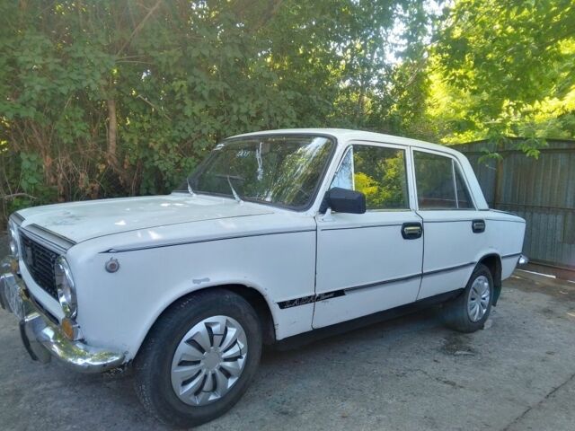 Белый ВАЗ 2101, объемом двигателя 1.1 л и пробегом 500 тыс. км за 337 $, фото 1 на Automoto.ua