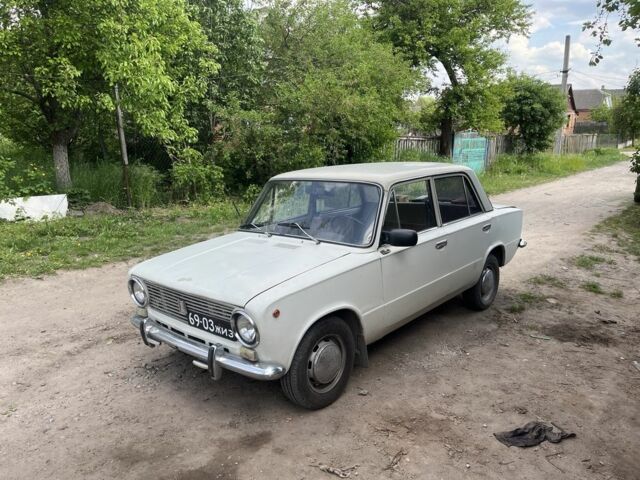 Белый ВАЗ 2101, объемом двигателя 1 л и пробегом 73 тыс. км за 500 $, фото 1 на Automoto.ua