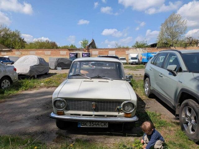 Белый ВАЗ 2101, объемом двигателя 1.2 л и пробегом 100 тыс. км за 300 $, фото 1 на Automoto.ua