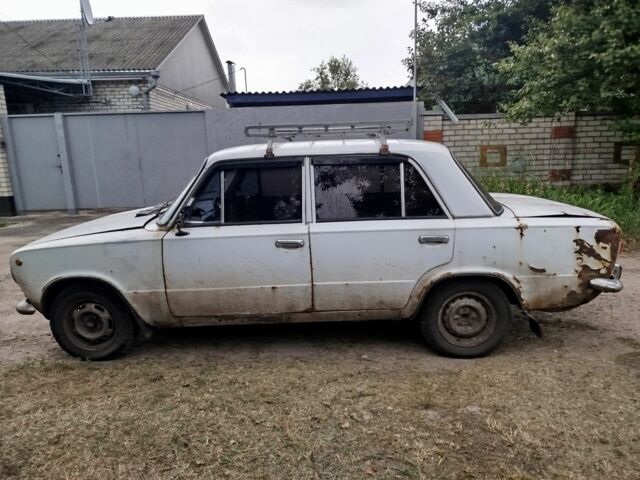 Белый ВАЗ 2101, объемом двигателя 1.2 л и пробегом 200 тыс. км за 246 $, фото 1 на Automoto.ua