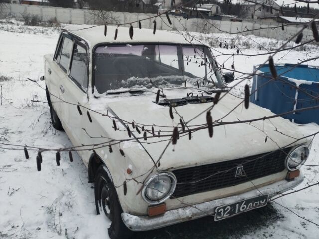 Белый ВАЗ 2101, объемом двигателя 1 л и пробегом 100 тыс. км за 262 $, фото 1 на Automoto.ua
