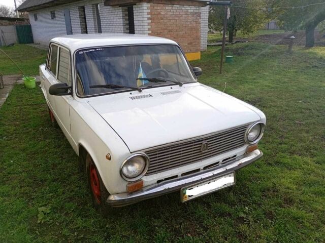 Белый ВАЗ 2101, объемом двигателя 1.2 л и пробегом 100 тыс. км за 600 $, фото 1 на Automoto.ua