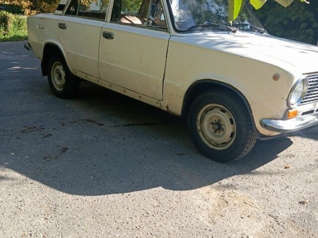 Белый ВАЗ 2101, объемом двигателя 1 л и пробегом 15 тыс. км за 413 $, фото 1 на Automoto.ua