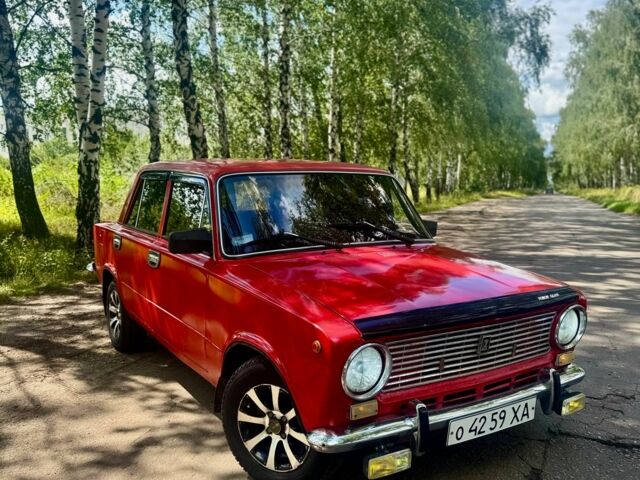 Красный ВАЗ 2101, объемом двигателя 1.2 л и пробегом 121 тыс. км за 698 $, фото 1 на Automoto.ua
