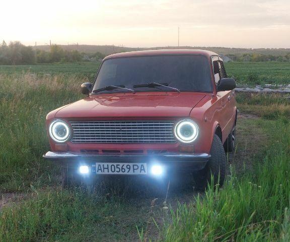 Красный ВАЗ 2101, объемом двигателя 1.3 л и пробегом 130 тыс. км за 1500 $, фото 1 на Automoto.ua
