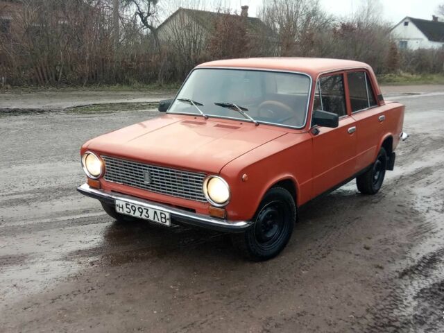 Красный ВАЗ 2101, объемом двигателя 1.3 л и пробегом 330 тыс. км за 514 $, фото 1 на Automoto.ua