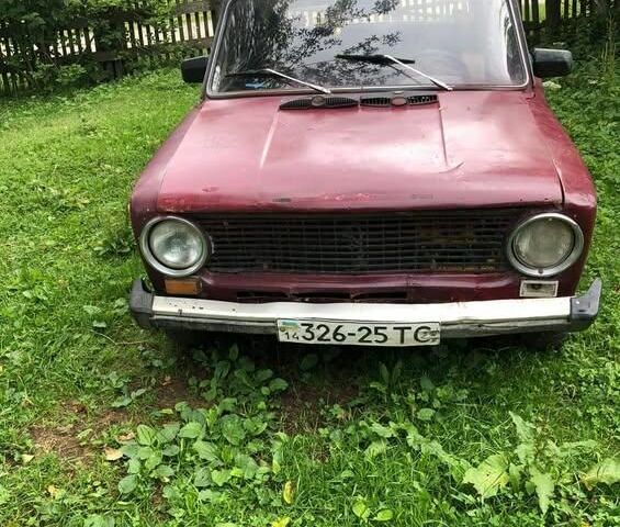 Красный ВАЗ 2101, объемом двигателя 1 л и пробегом 33 тыс. км за 300 $, фото 1 на Automoto.ua