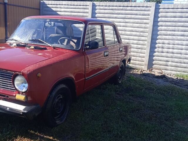 Красный ВАЗ 2101, объемом двигателя 1 л и пробегом 50 тыс. км за 225 $, фото 1 на Automoto.ua