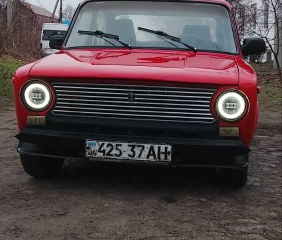 Красный ВАЗ 2101, объемом двигателя 0 л и пробегом 200 тыс. км за 473 $, фото 1 на Automoto.ua
