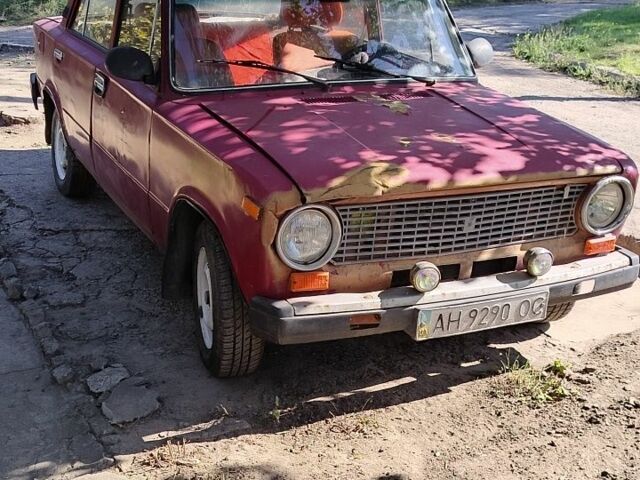 Красный ВАЗ 2101, объемом двигателя 1.5 л и пробегом 200 тыс. км за 269 $, фото 1 на Automoto.ua