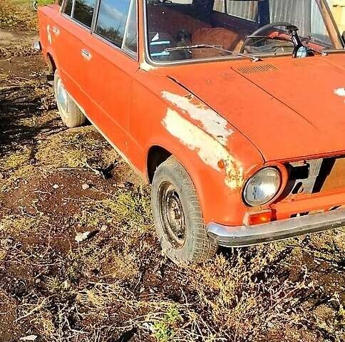 ВАЗ 2101 1979 в Николаеве на Automoto.ua Красный ВАЗ 2101, объемом двигателя 1.3 л и пробегом 200 тыс. км за 750 $, фото 1 на Automoto.ua