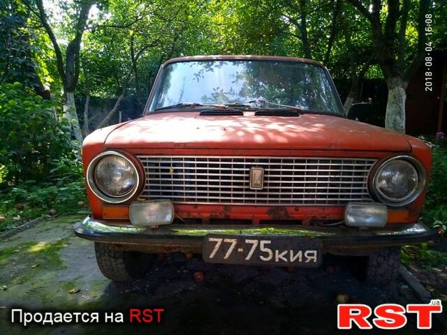Красный ВАЗ 2101, объемом двигателя 1.5 л и пробегом 200 тыс. км за 350 $, фото 1 на Automoto.ua