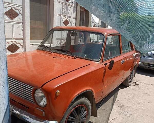Красный ВАЗ 2101, объемом двигателя 1.3 л и пробегом 300 тыс. км за 365 $, фото 1 на Automoto.ua