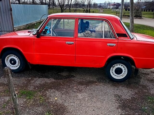 Красный ВАЗ 2101, объемом двигателя 1.2 л и пробегом 100 тыс. км за 700 $, фото 1 на Automoto.ua