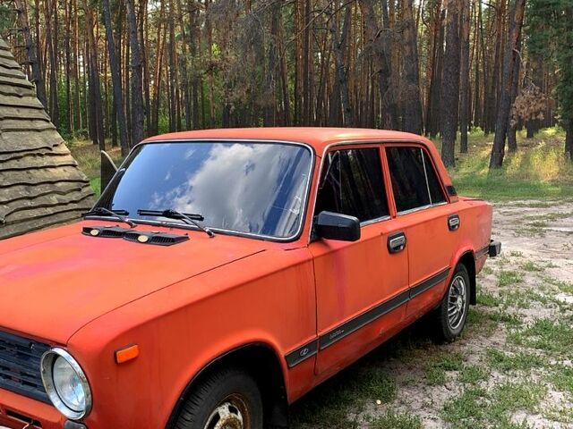 Красный ВАЗ 2101, объемом двигателя 1.5 л и пробегом 380 тыс. км за 650 $, фото 1 на Automoto.ua