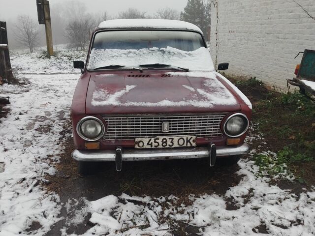 Красный ВАЗ 2101, объемом двигателя 1.5 л и пробегом 300 тыс. км за 284 $, фото 1 на Automoto.ua
