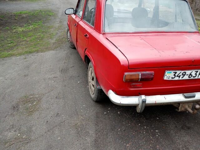 Красный ВАЗ 2101, объемом двигателя 1 л и пробегом 150 тыс. км за 359 $, фото 1 на Automoto.ua
