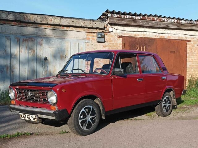 Красный ВАЗ 2101, объемом двигателя 1.2 л и пробегом 242 тыс. км за 25000 $, фото 1 на Automoto.ua